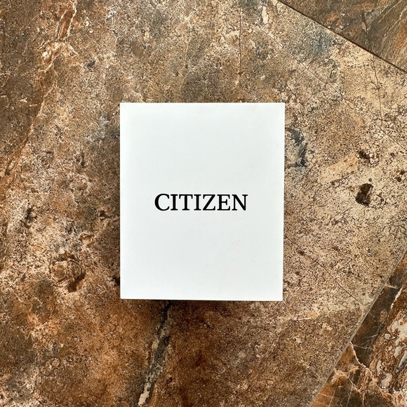 CITIZEN WOMEN’S GOLD AND SILVER GRANDFATHER WATCH - Picture 5 of 5